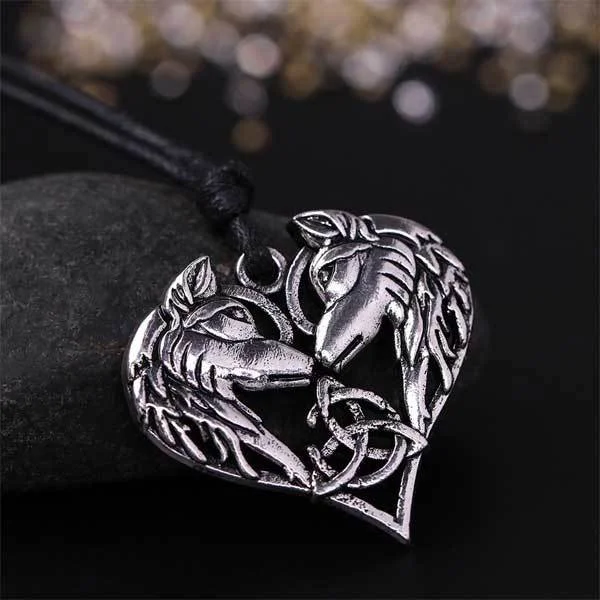Pendentif Loup Cœur en Acier