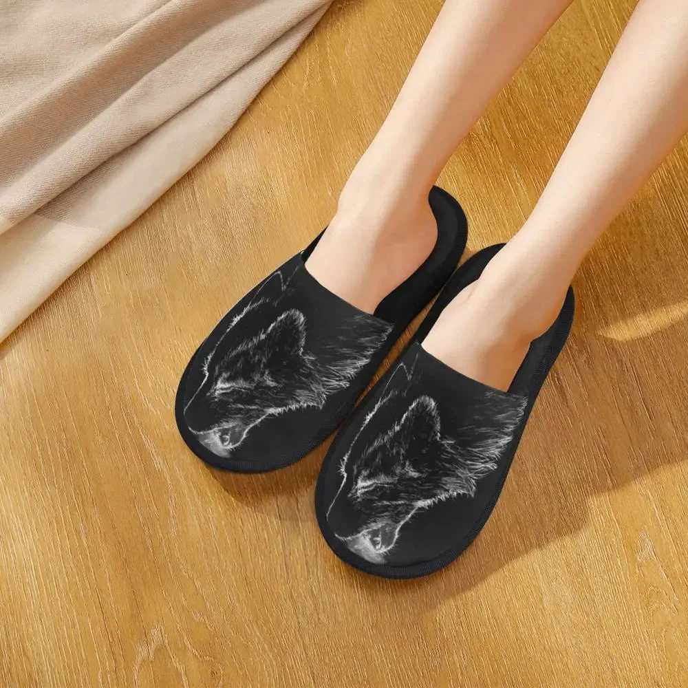 Chaussons loup noir sur un fond clair